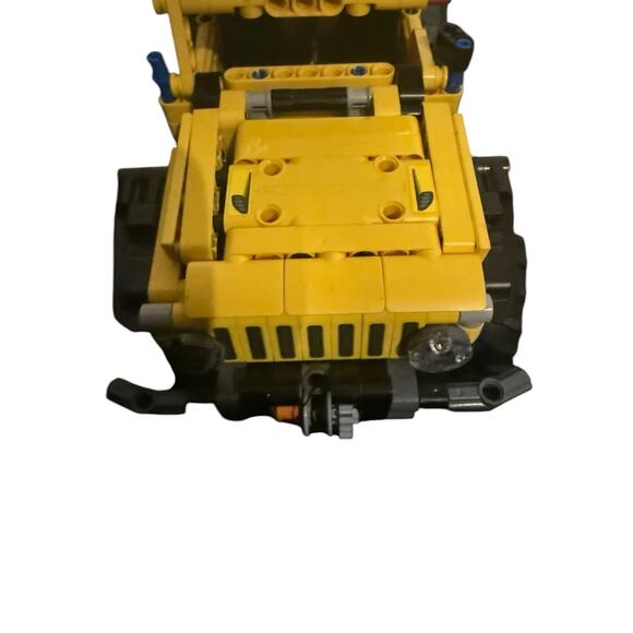 LEGO Technic Jeep Wrangler Rubicon Building Toy Car Vehicle Yellow Assembled - Picture 4 of 6